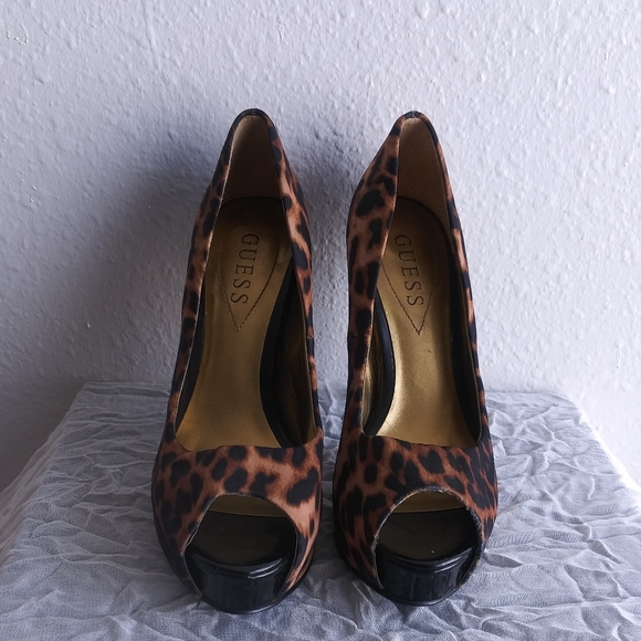 GUESS Platform Heels - Picture 1 of 3